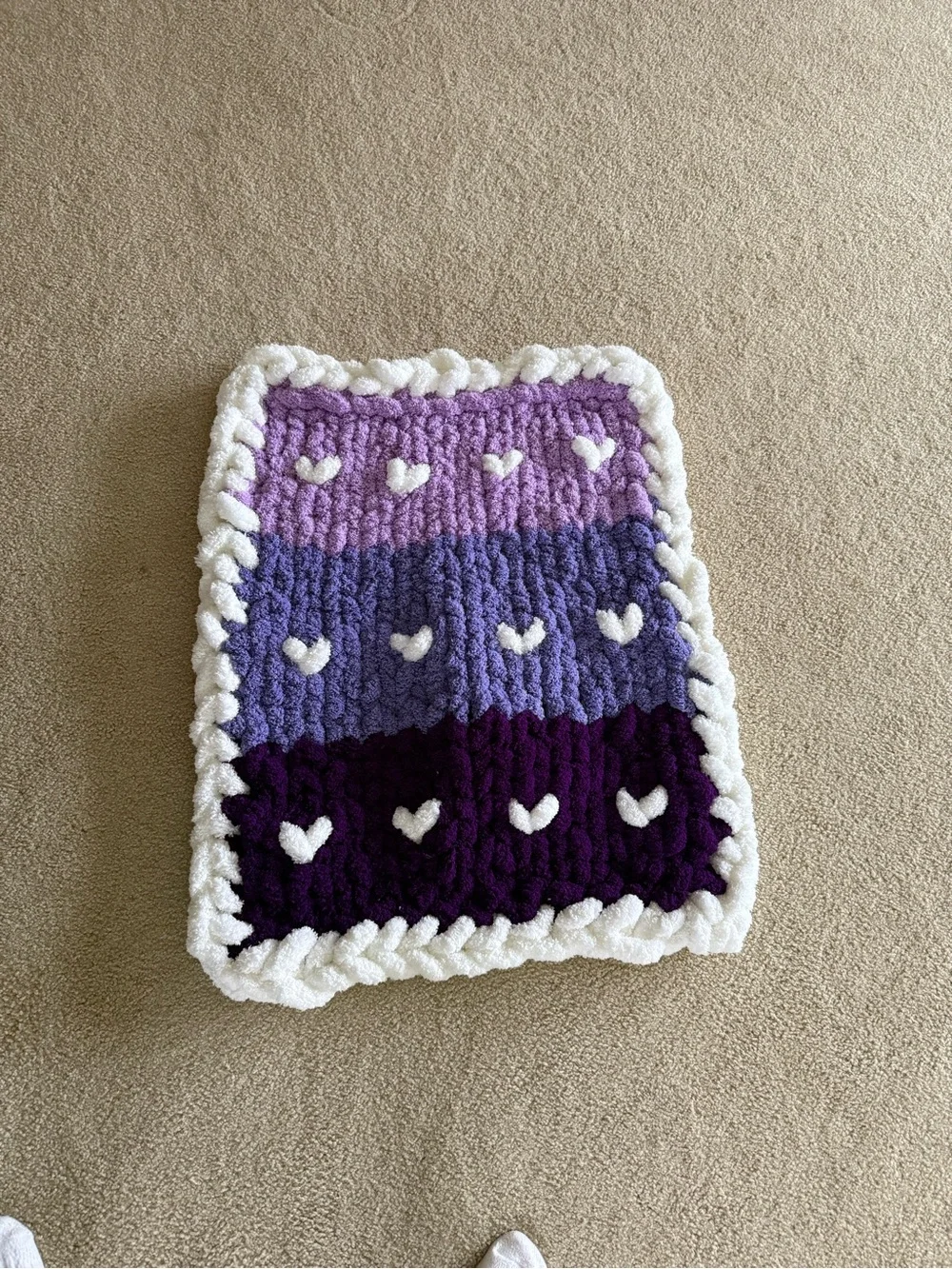 Handmade Chunky Knit Heart Throw - Purple Ombre with White Border - Picture 1 of 1